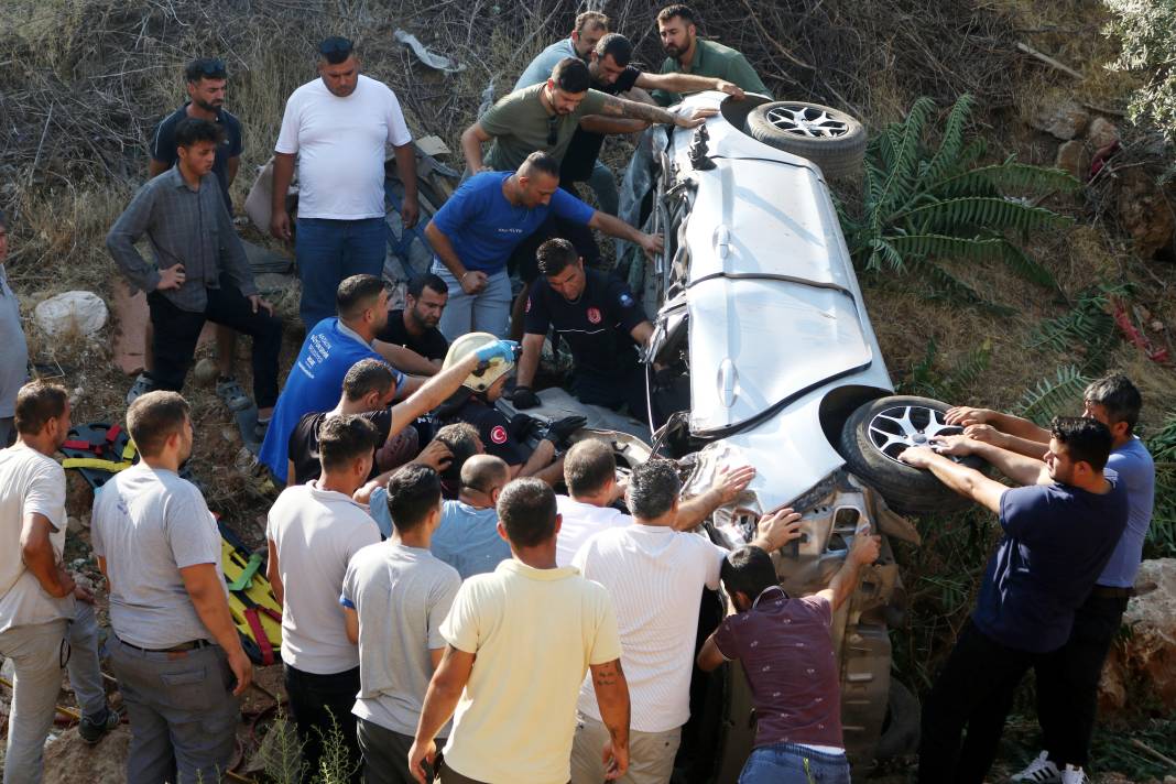 Konya plakalı otomobil şarampole devrildi, sürücüsü öldü 3